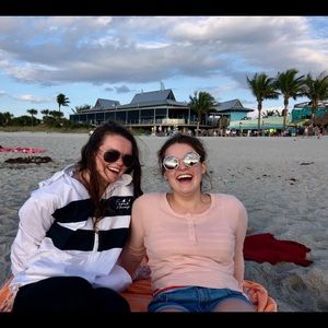 Meet your Posher, Raquel